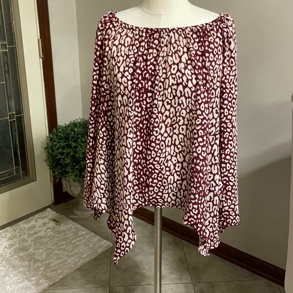 Michael kors. Like NEW on/off the shoulder L/S asymmetrical tunic. Flowy animal
